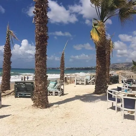 בית נופש Coral Bay Townhouse, Pool & Sea Views, Peyia *