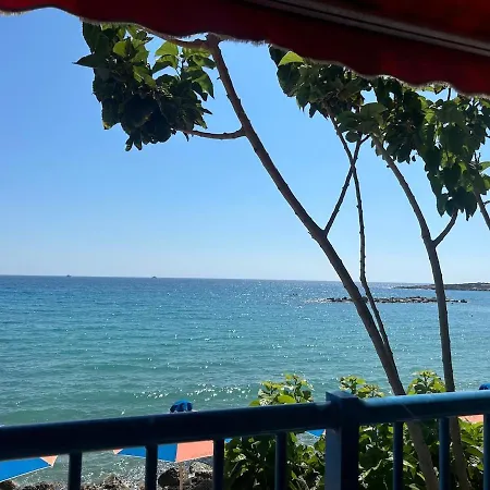 Coral Bay Townhouse, Pool & Sea Views, Peyia בית נופש פאפוס