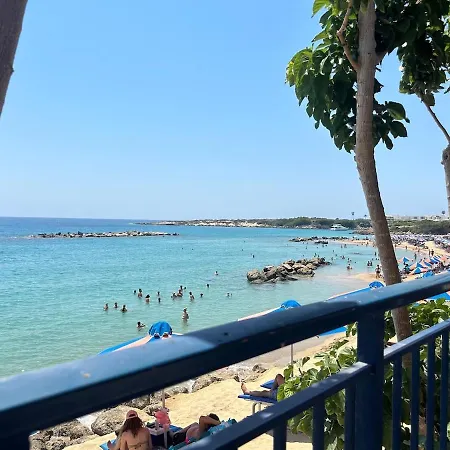 בית נופש Coral Bay Townhouse, Pool & Sea Views, Peyia