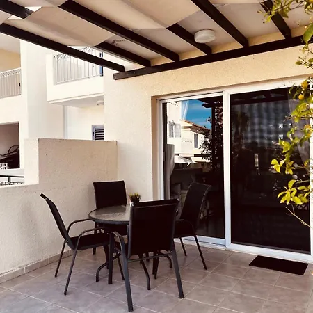 Coral Bay Townhouse, Pool & Sea Views, Peyia *