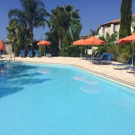 Coral Bay Townhouse, Pool & Sea Views, Peyia בית נופש פאפוס