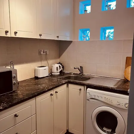 בית נופש Coral Bay Townhouse, Pool & Sea Views, Peyia