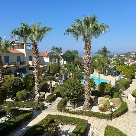 בית נופש Coral Bay Townhouse, Pool & Sea Views, Peyia *