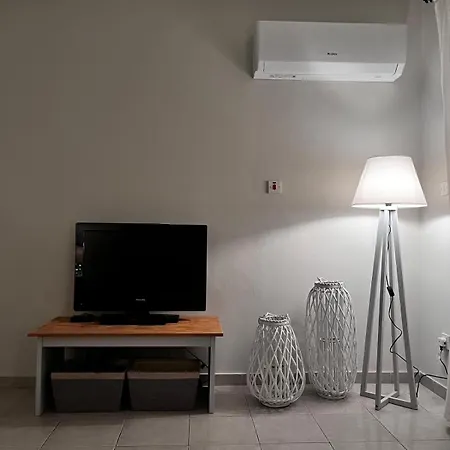 Coral Bay Townhouse, Pool & Sea Views, Peyia * פאפוס