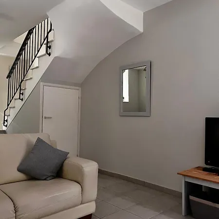 בית נופש Coral Bay Townhouse, Pool & Sea Views, Peyia