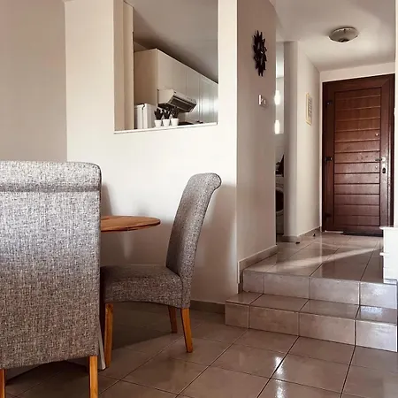 Coral Bay Townhouse, Pool & Sea Views, Peyia בית נופש פאפוס