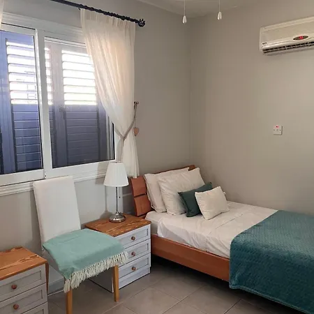 Coral Bay Townhouse, Pool & Sea Views, Peyia